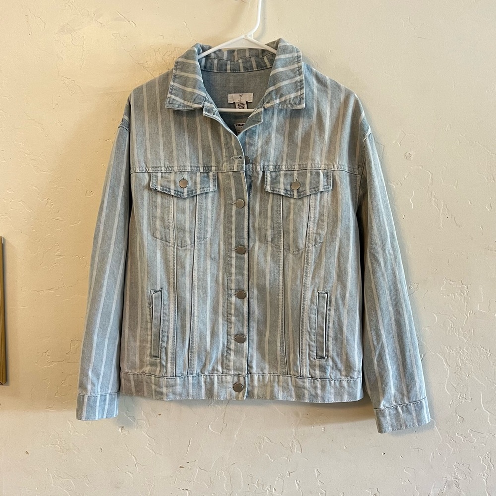 Tilly’s NWT Blue and White Striped Button Down Denim Jacket Small
